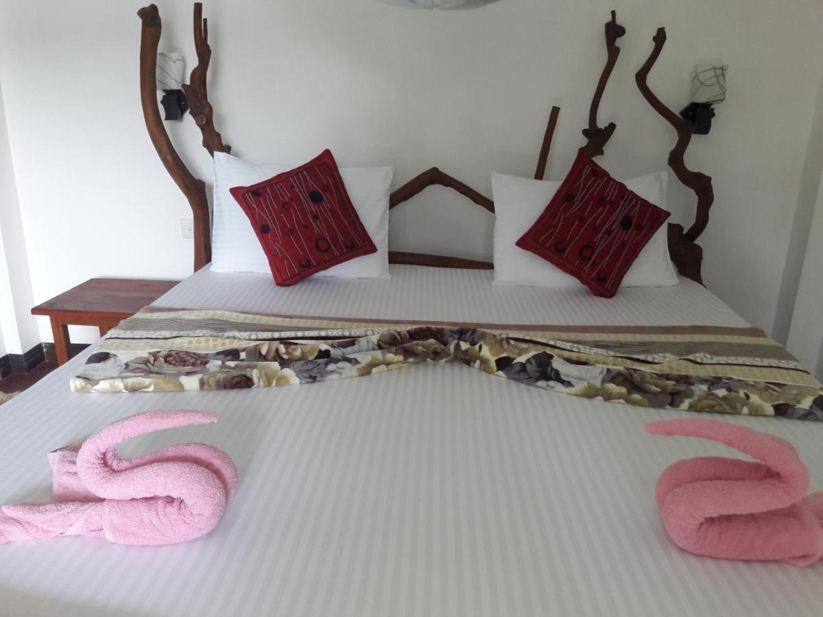La Rochelle Bed and Breakfast Ella Eksteriør billede